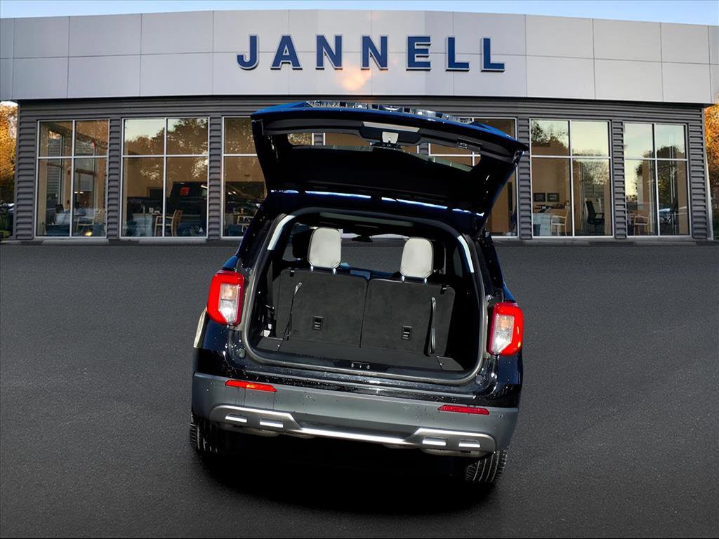 Used 2022 Ford Explorer XLT w/ Equipment Group 202A image 10