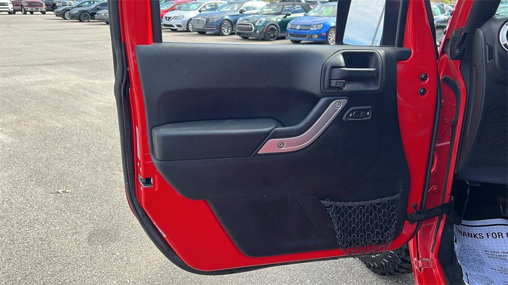 Used 2016 Jeep Wrangler Unlimited Sahara w/ Dual Top Group image 9