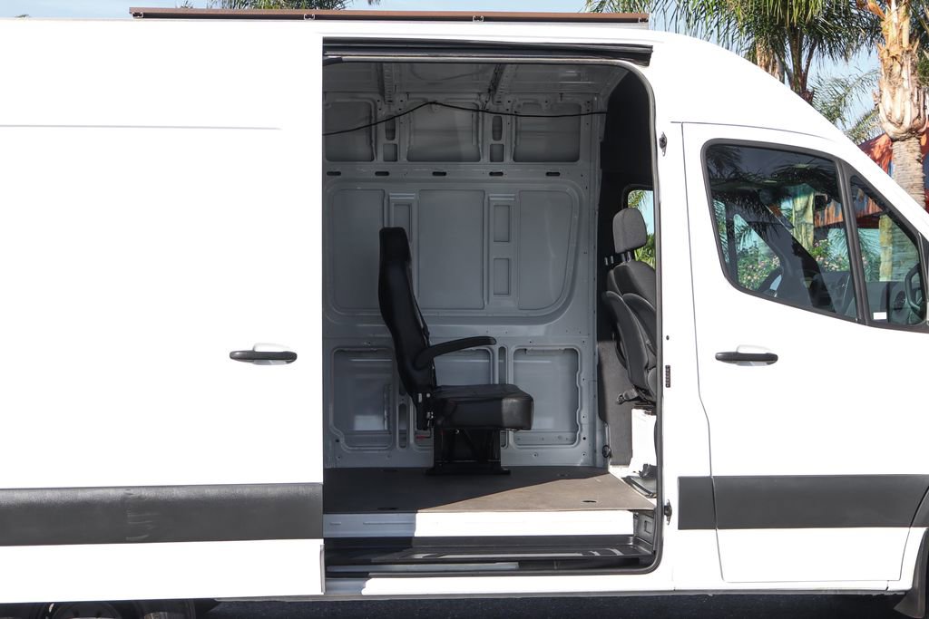 Used 2019 Mercedes-Benz Sprinter 2500 image 10