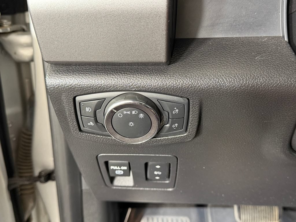 Used 2018 Ford F150 XLT w/ Equipment Group 302A Luxury AWD/4WD image 14