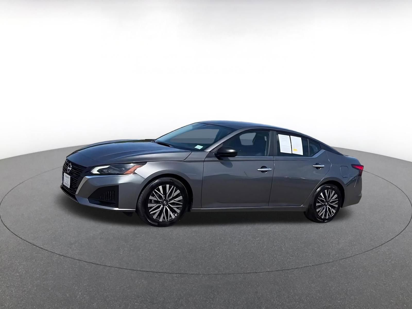Used 2025 Nissan Altima 2.5 SV FWD image 8