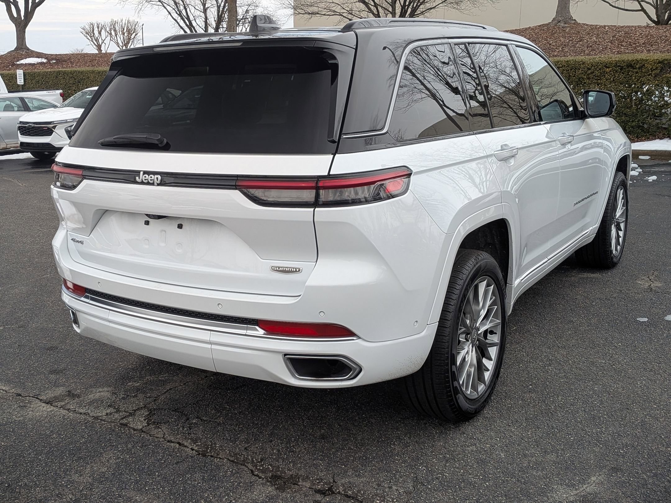 Used 2024 Jeep Grand Cherokee Summit image 9