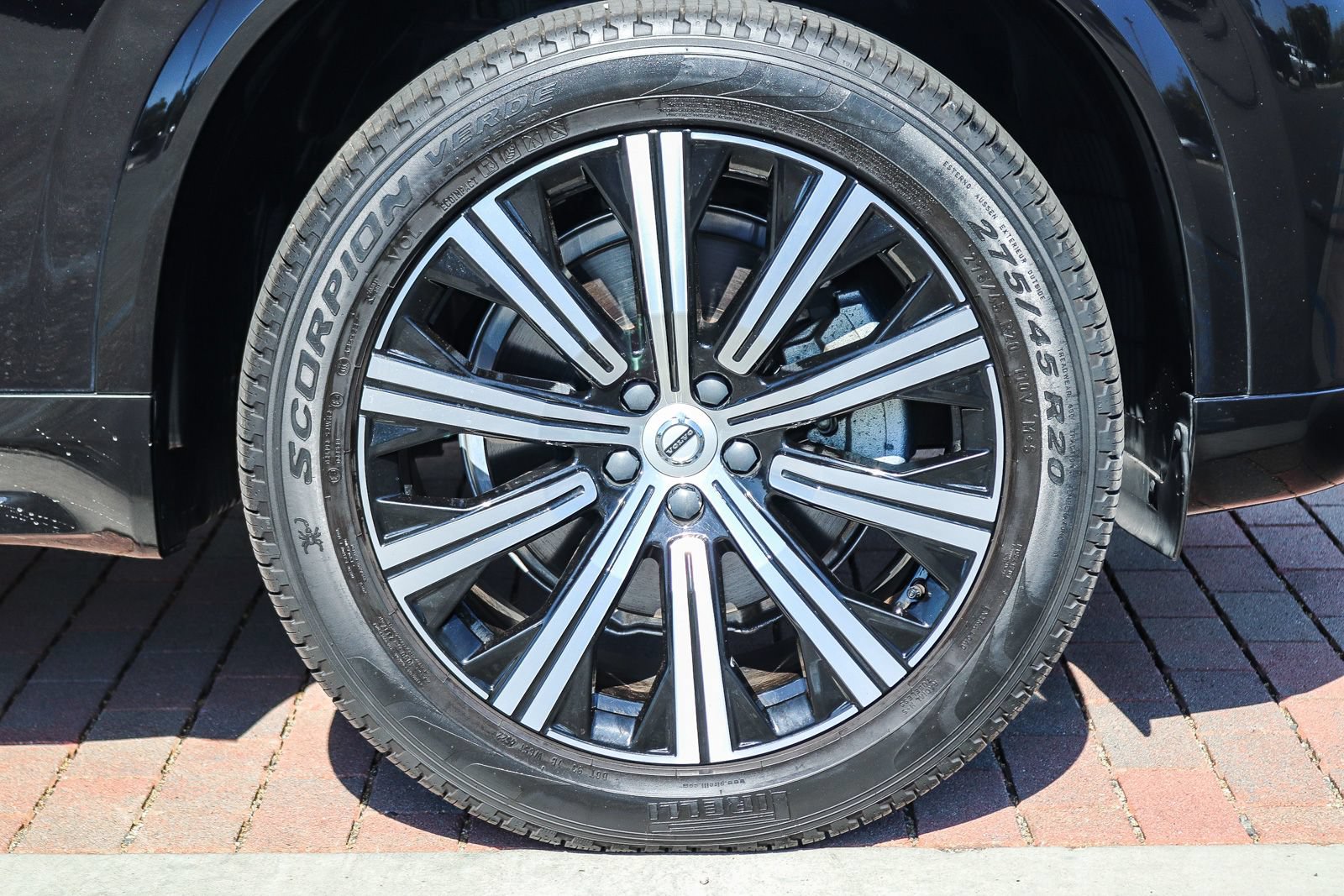 Used 2023 Volvo XC90 B5 Core w/ Protection Package Premier AWD/4WD image 11