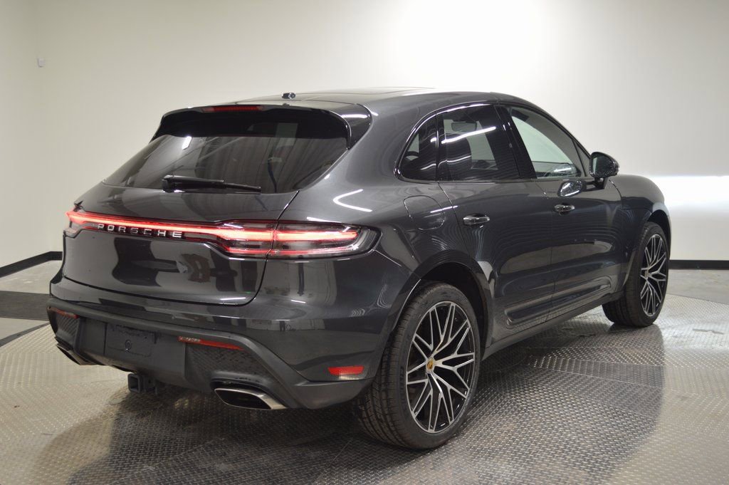 Certified 2025 Porsche Macan image 7