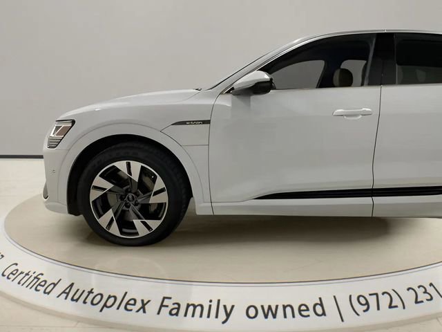 Used 2022 Audi e-tron Premium Plus w/ Premium Plus Package AWD/4WD image 10