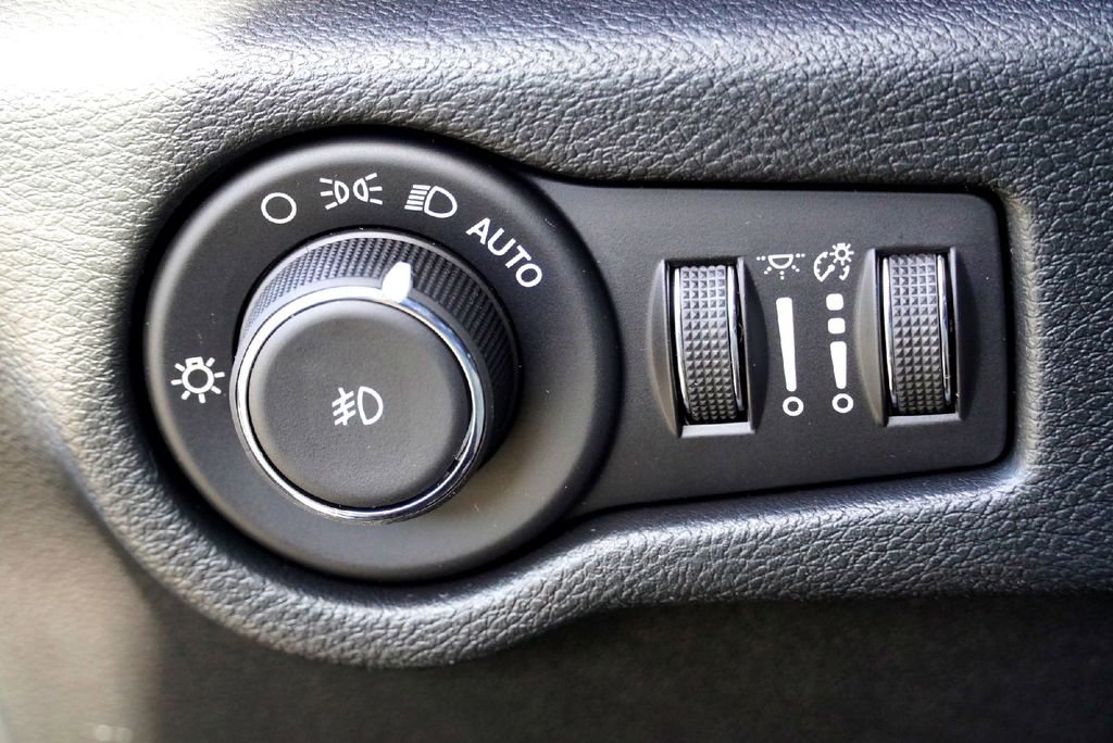 New 2026 Chrysler Pacifica Select image 15