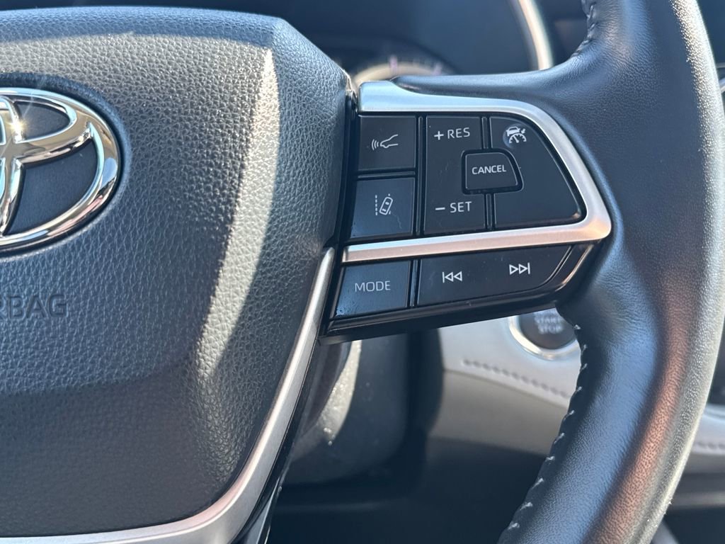 Used 2022 Toyota Highlander XLE image 21