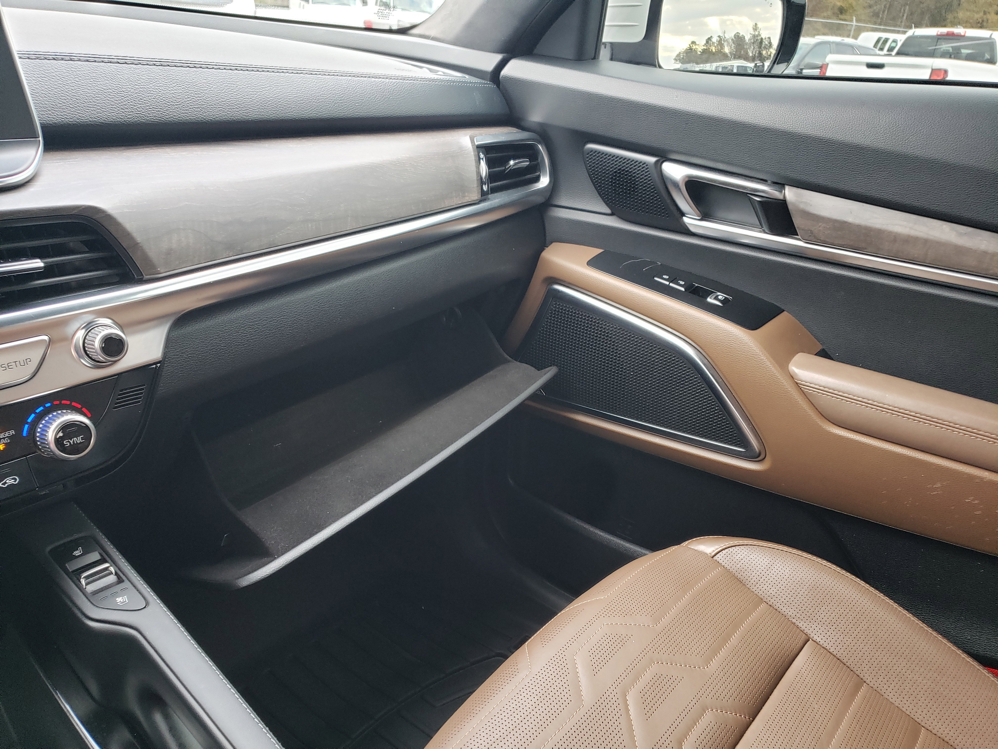 Used 2022 Kia Telluride SX w/ SX Prestige Package image 24