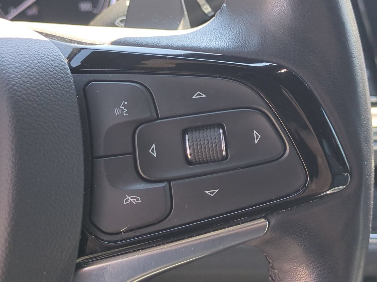 Used 2023 Buick Enclave Essence w/ Trailering Package, 5000 lbs. FWD image 33