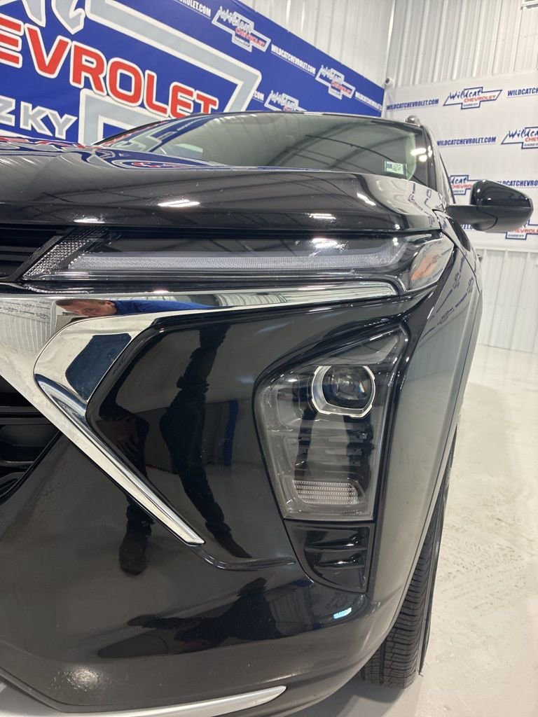 Used 2026 Chevrolet Trax LT FWD image 13