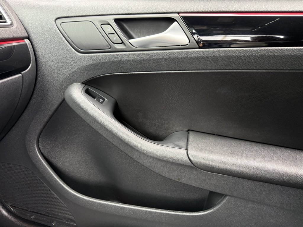 Used 2018 Volkswagen Jetta GLI FWD image 25