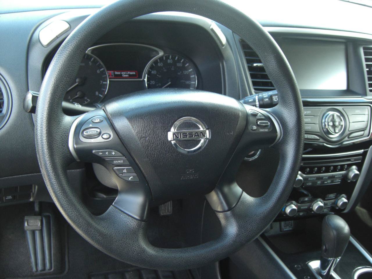 Used 2020 Nissan Pathfinder S image 10