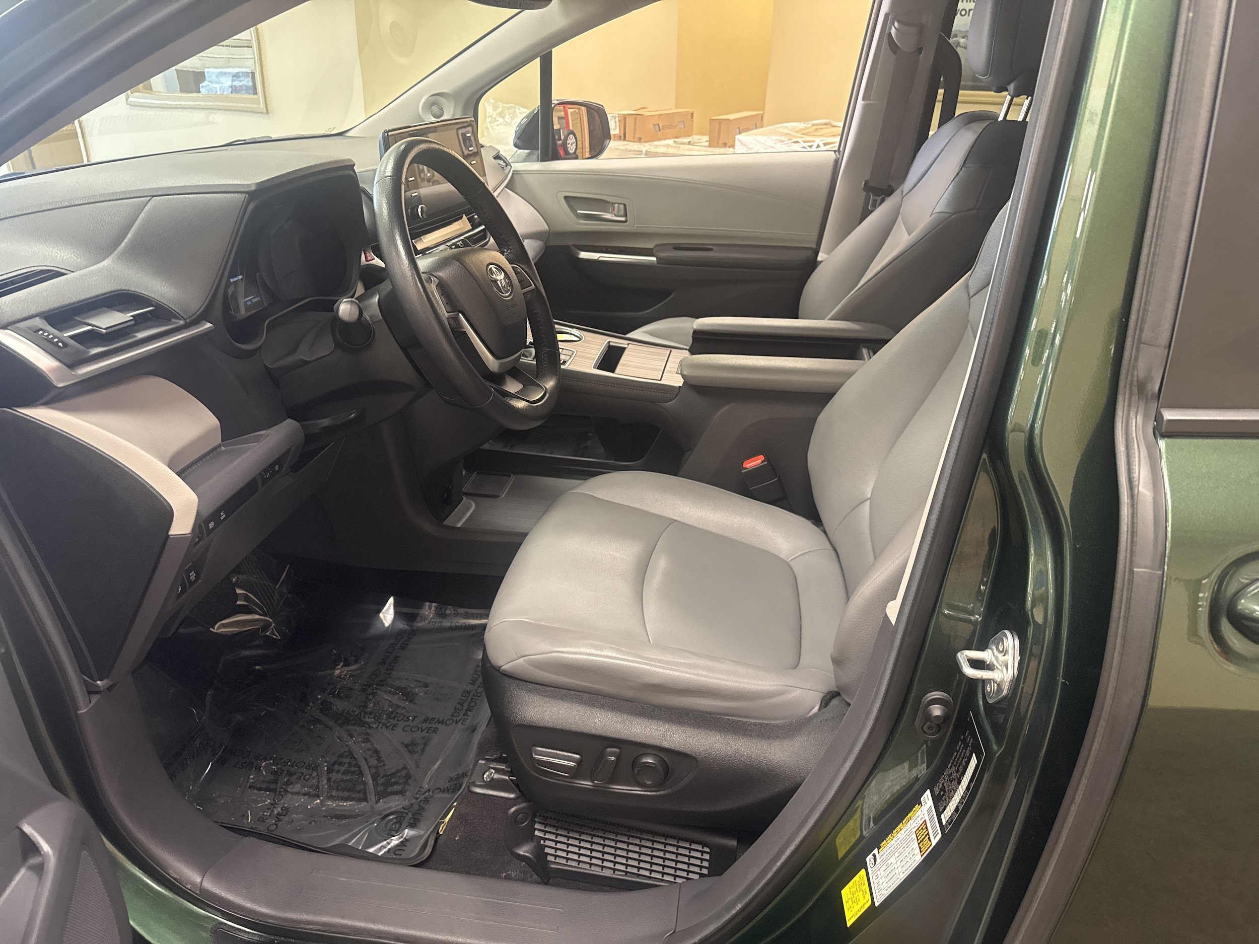Used 2024 Toyota Sienna XLE w/ XLE Plus Package AWD/4WD image 8