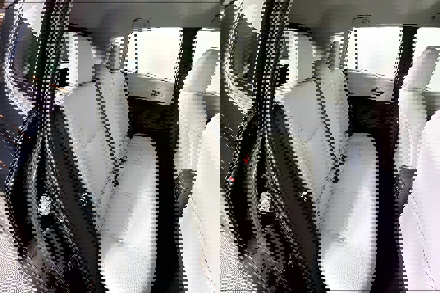 Used 2025 Toyota Corolla Cross L image 19