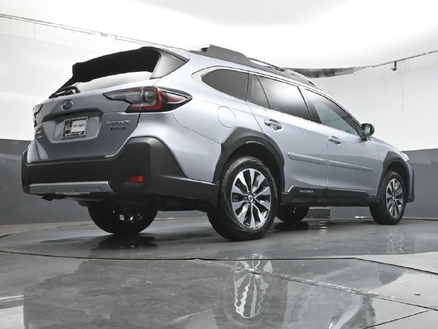 Used 2025 Subaru Outback Touring w/ Popular Package #2 AWD/4WD image 39