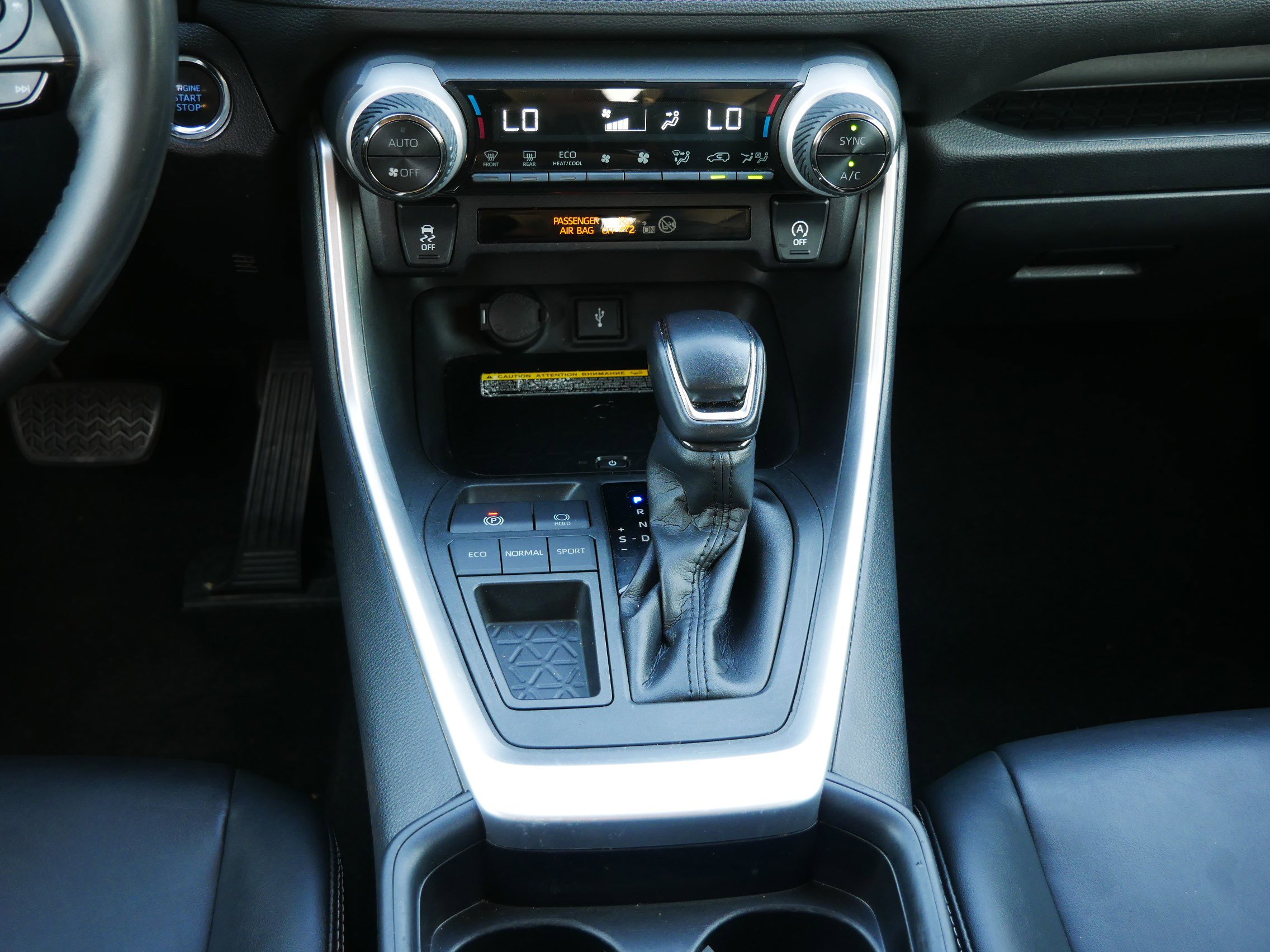 Used 2020 Toyota RAV4 XLE Premium image 17