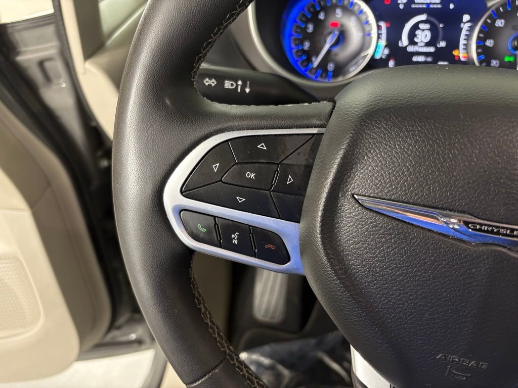 Used 2022 Chrysler Pacifica Touring-L image 20