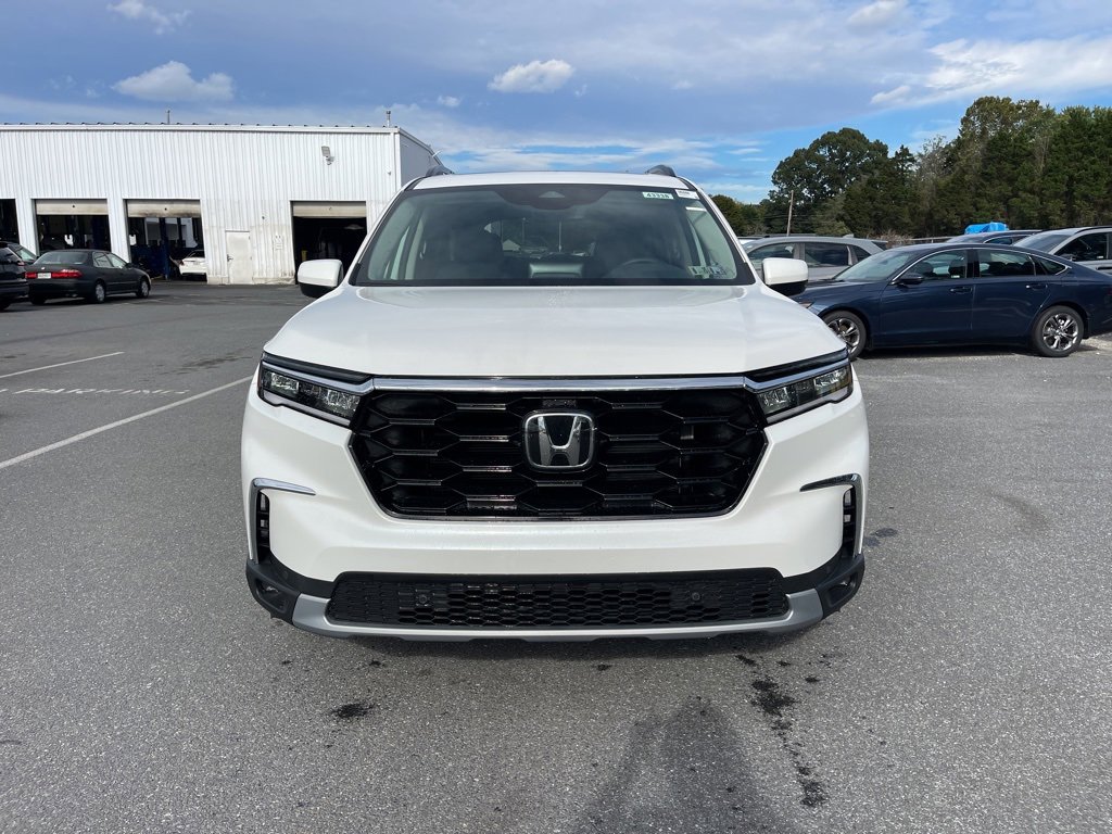 New 2025 Honda Pilot Touring image 3