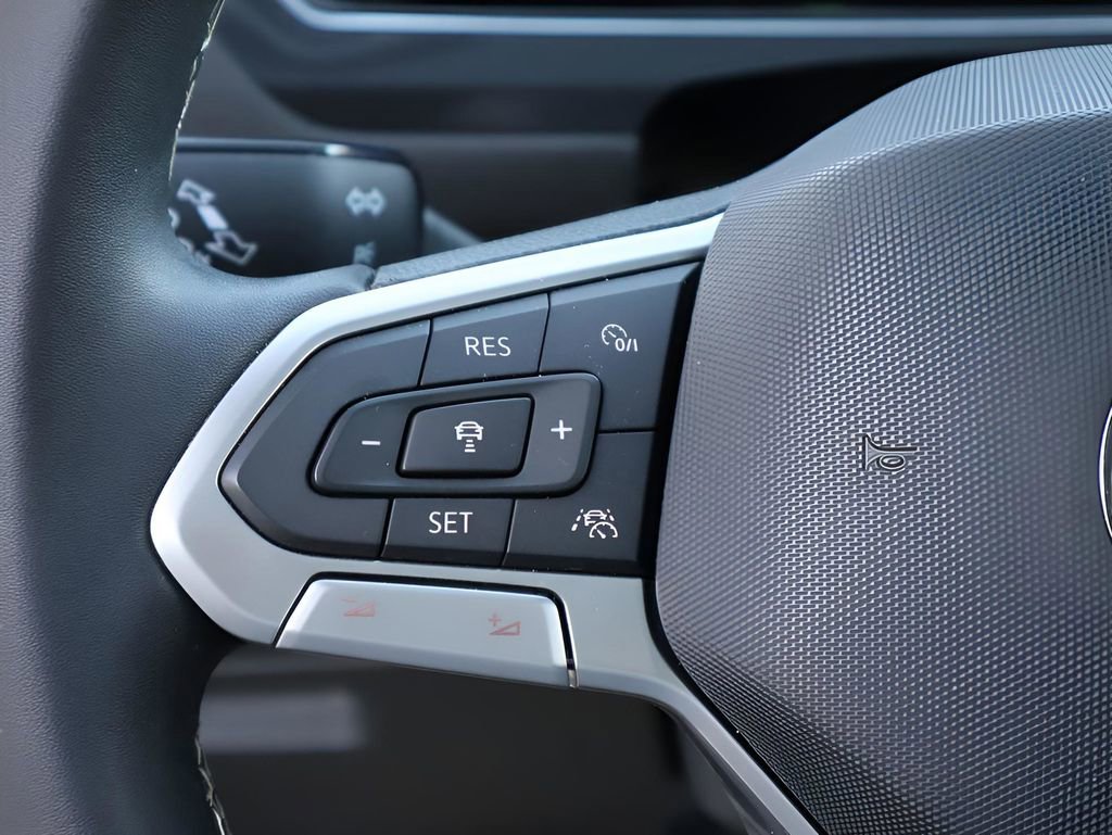 Used 2022 Volkswagen Tiguan SE w/ Panoramic Sunroof Package image 33