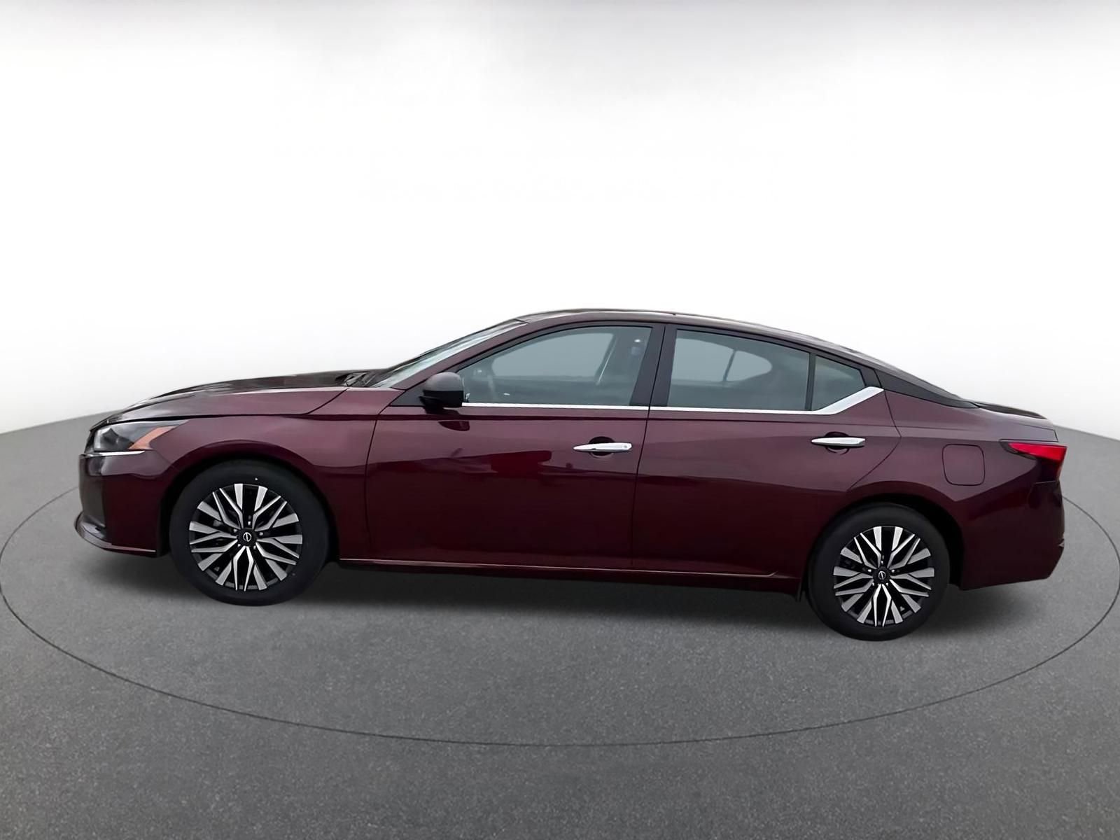 Used 2025 Nissan Altima 2.5 SV image 9