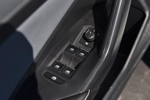 Used 2025 Volkswagen Jetta SE w/ Sunroof Package FWD image 8