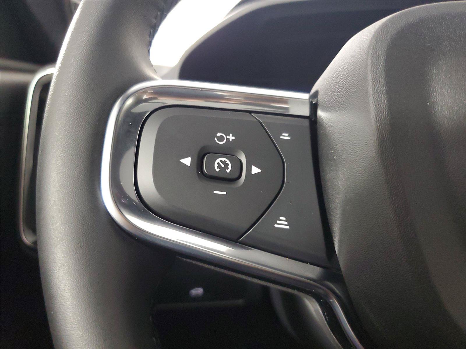 Certified 2026 Volvo XC40 B5 Core AWD/4WD image 25