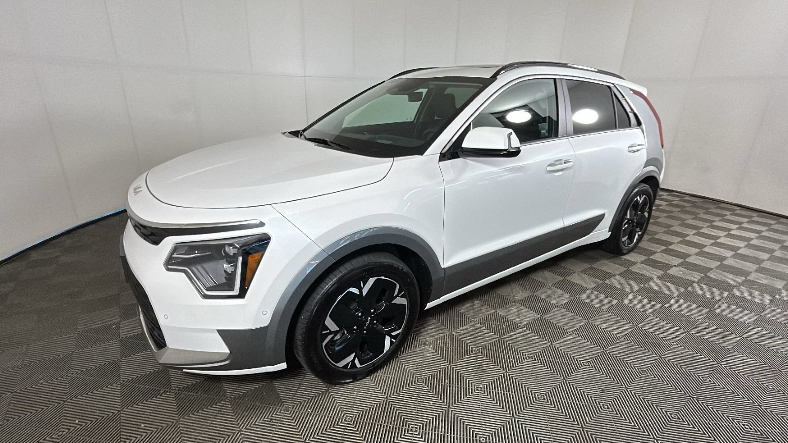 Used 2024 Kia Niro Wave w/ Wave Preserve Package FWD image 8