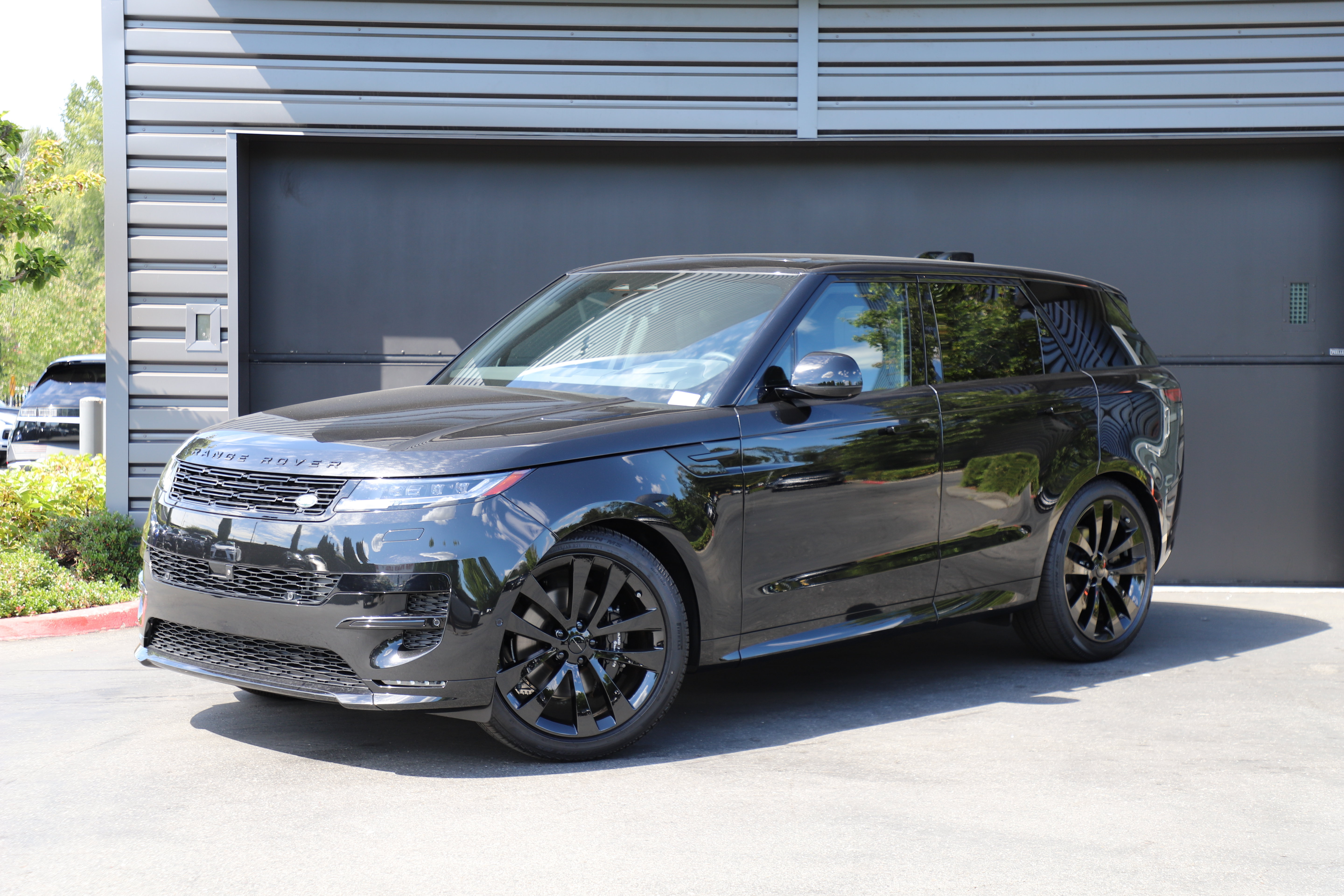 New 2026 Land Rover Range Rover Sport Dynamic SE AWD/4WD image 1