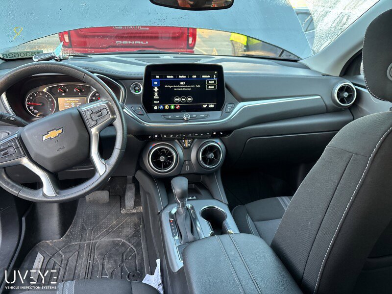 Used 2025 Chevrolet Blazer LT w/ Convenience Package FWD image 11