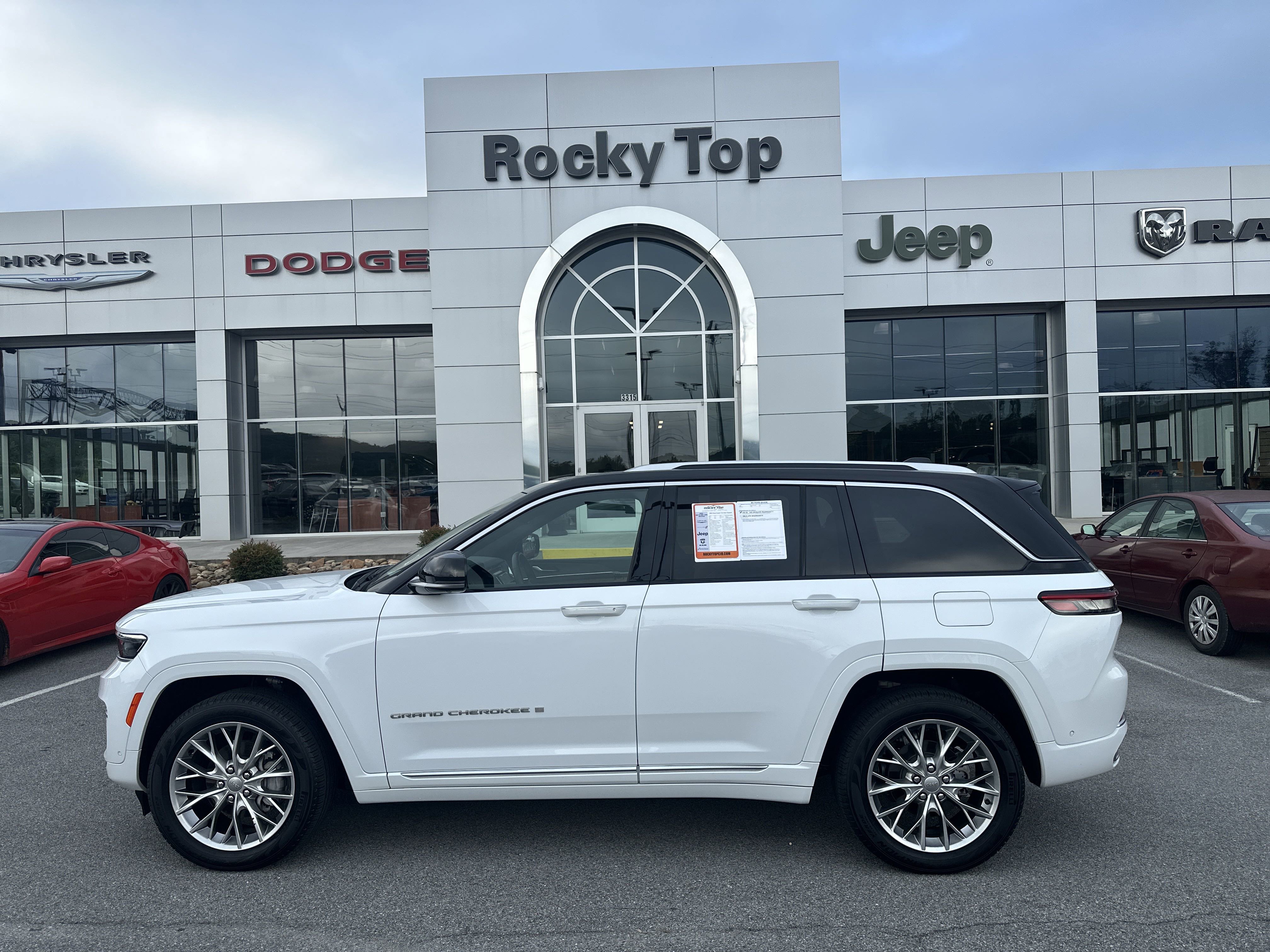 Used 2024 Jeep Grand Cherokee Summit image 1