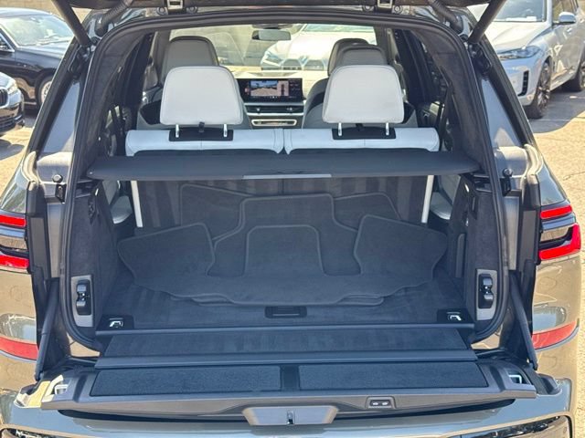 Used 2026 BMW X7 xDrive40i w/ M Sport Package AWD/4WD image 16