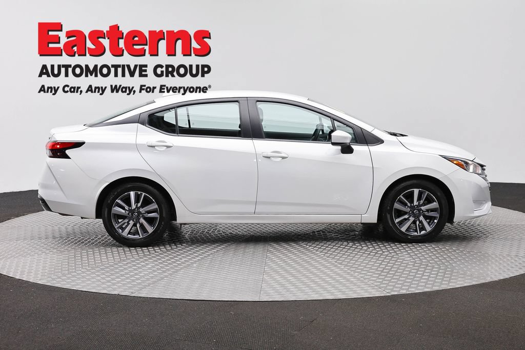 Used 2023 Nissan Versa SV FWD image 4