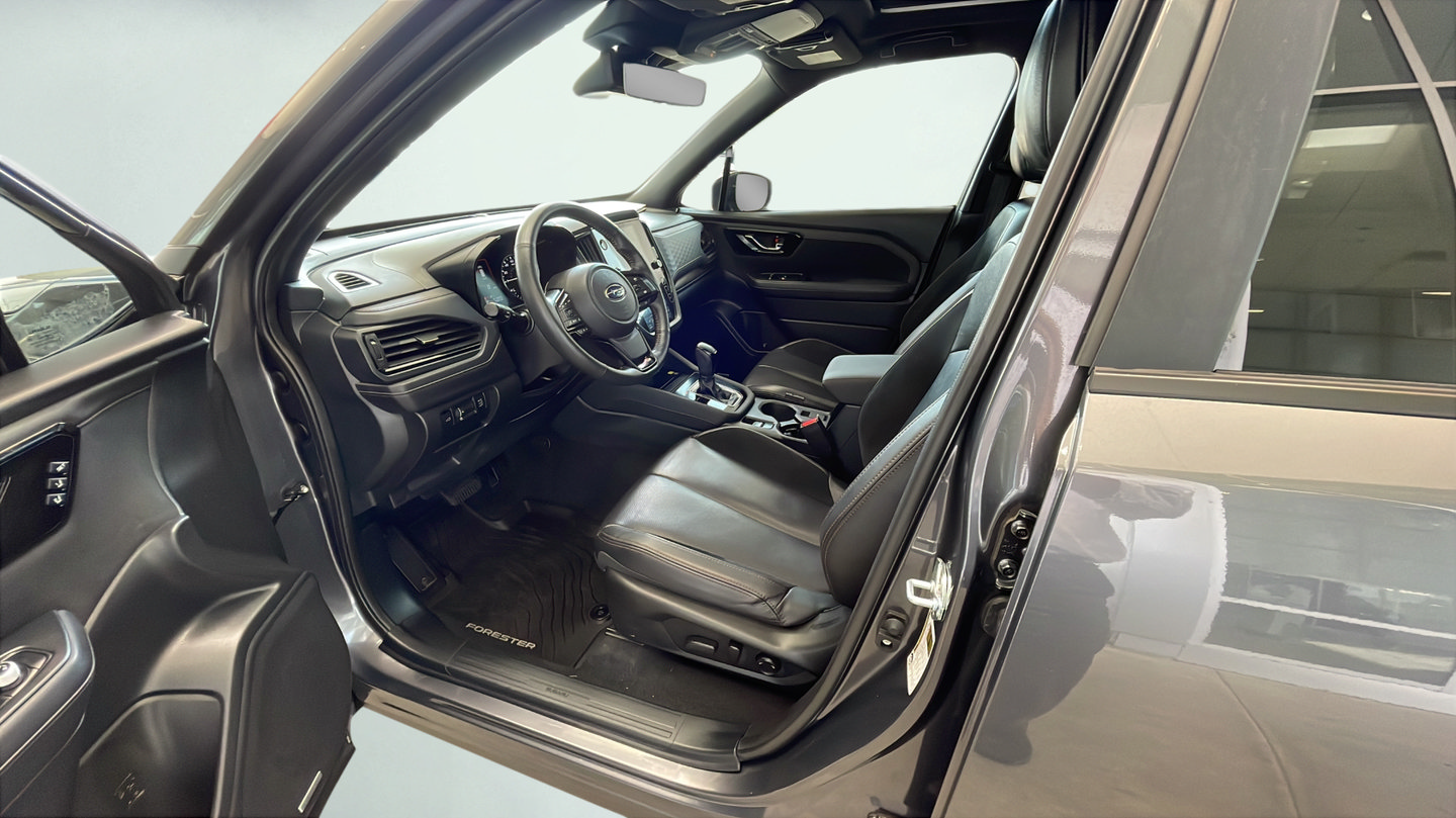 Used 2025 Subaru Forester Touring AWD/4WD image 30