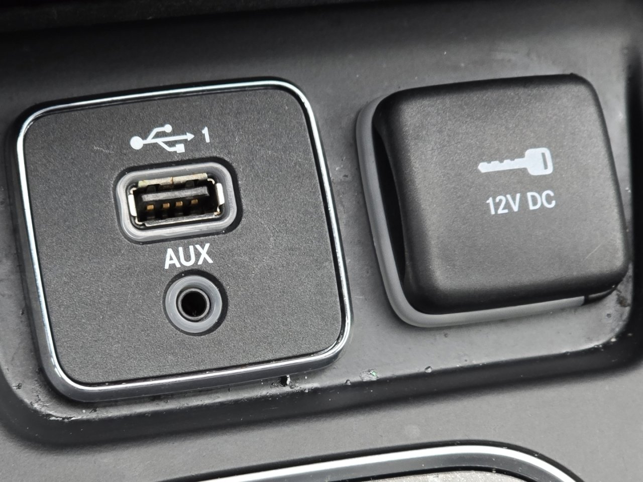 Used 2020 Jeep Cherokee Trailhawk w/ Cold Weather Group image 8