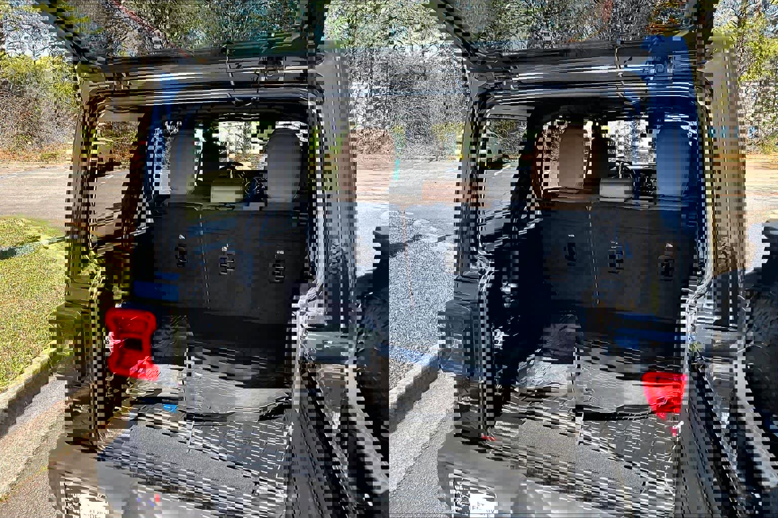 Used 2022 Jeep Wrangler Unlimited Rubicon 4xe w/ Cold Weather Group image 33