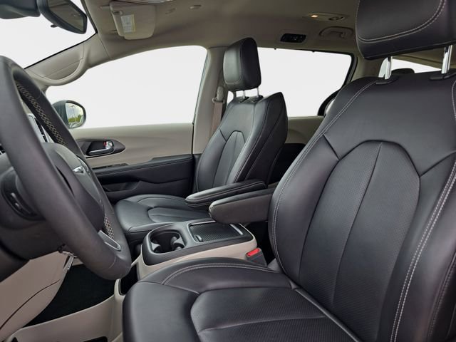 Used 2023 Chrysler Pacifica Touring-L FWD image 19