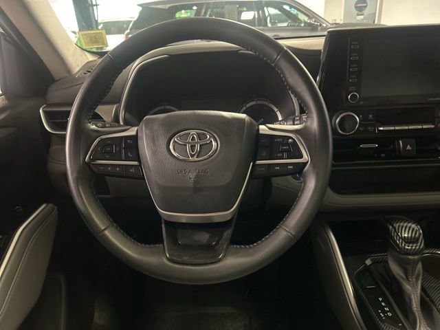 Used 2022 Toyota Highlander XLE AWD/4WD image 15