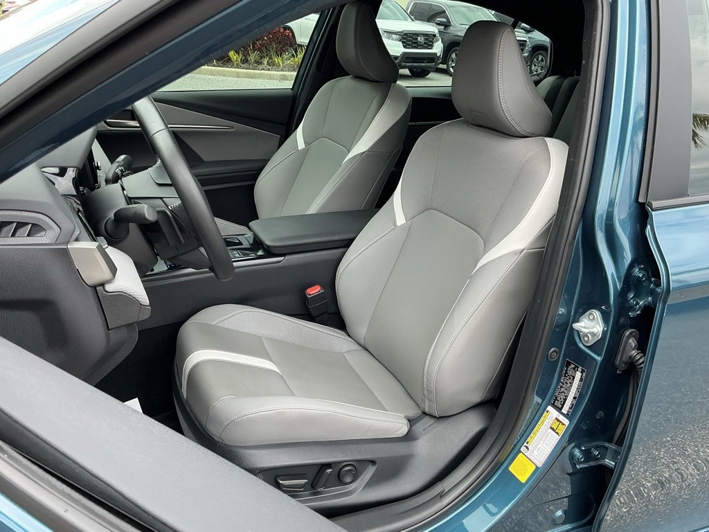 Used 2025 Toyota Camry SE image 34