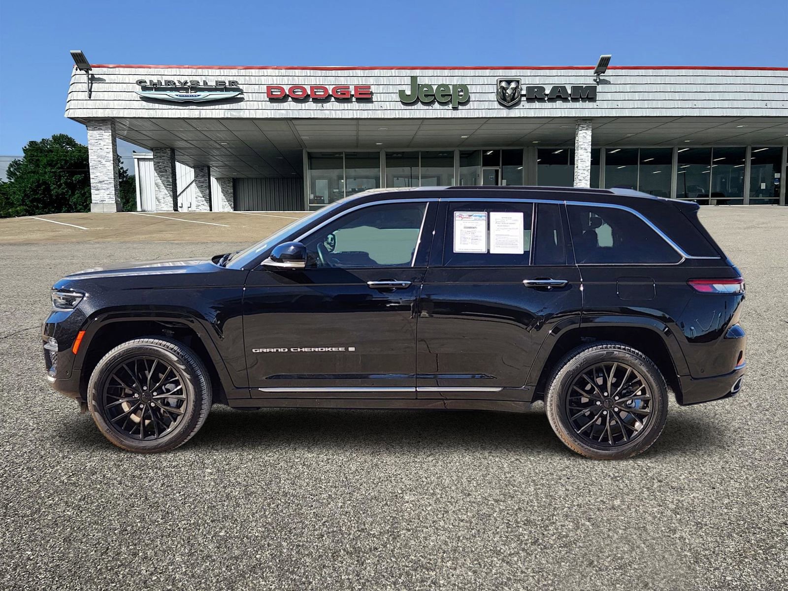 Used 2022 Jeep Grand Cherokee Summit image 3
