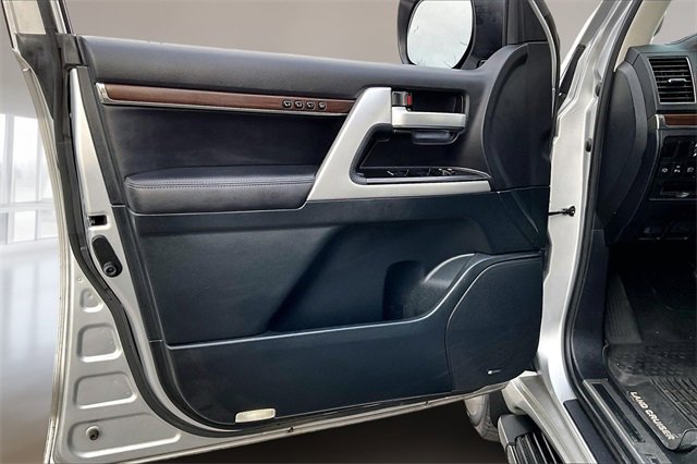Used 2021 Toyota Land Cruiser image 17
