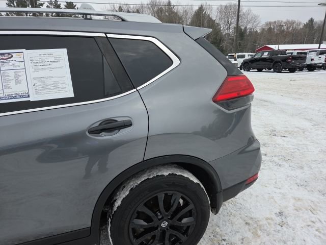Used 2017 Nissan Rogue SV image 33