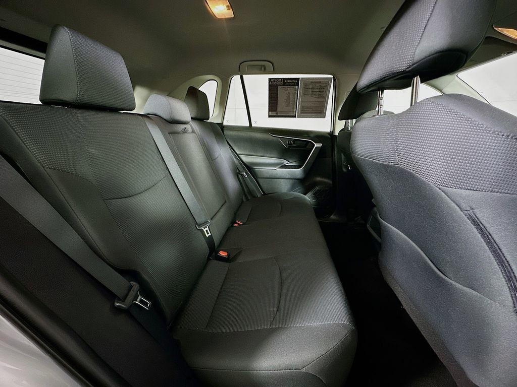 Used 2021 Toyota RAV4 LE image 11