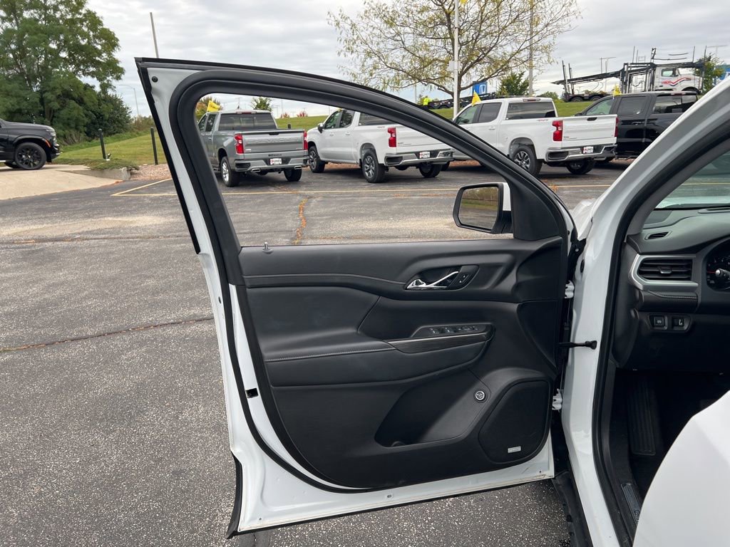 Used 2023 GMC Acadia SLT image 8