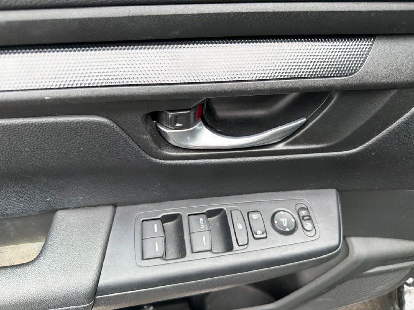 Used 2024 Honda CR-V LX image 7