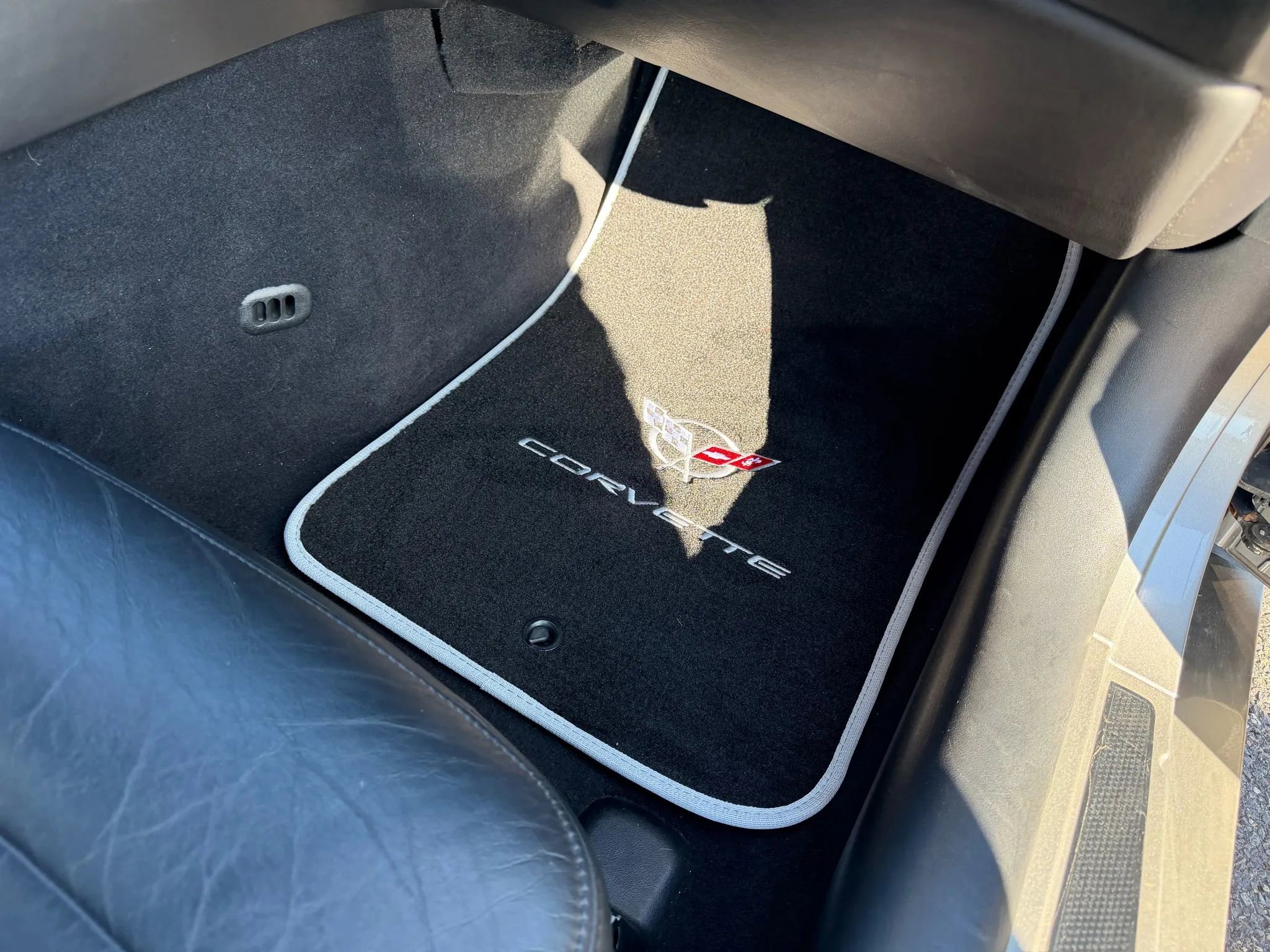 Used 2001 Chevrolet Corvette Coupe w/ Preferred Equipment Group1 image 28