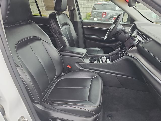 Used 2024 Jeep Grand Cherokee Limited AWD/4WD image 12