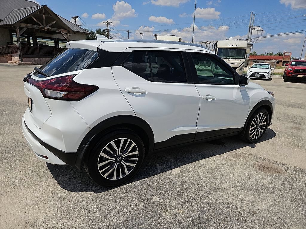 Used 2022 Nissan Kicks SV FWD image 8