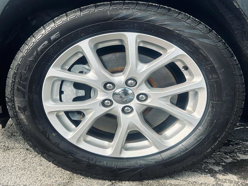 Used 2014 Jeep Cherokee Latitude image 21