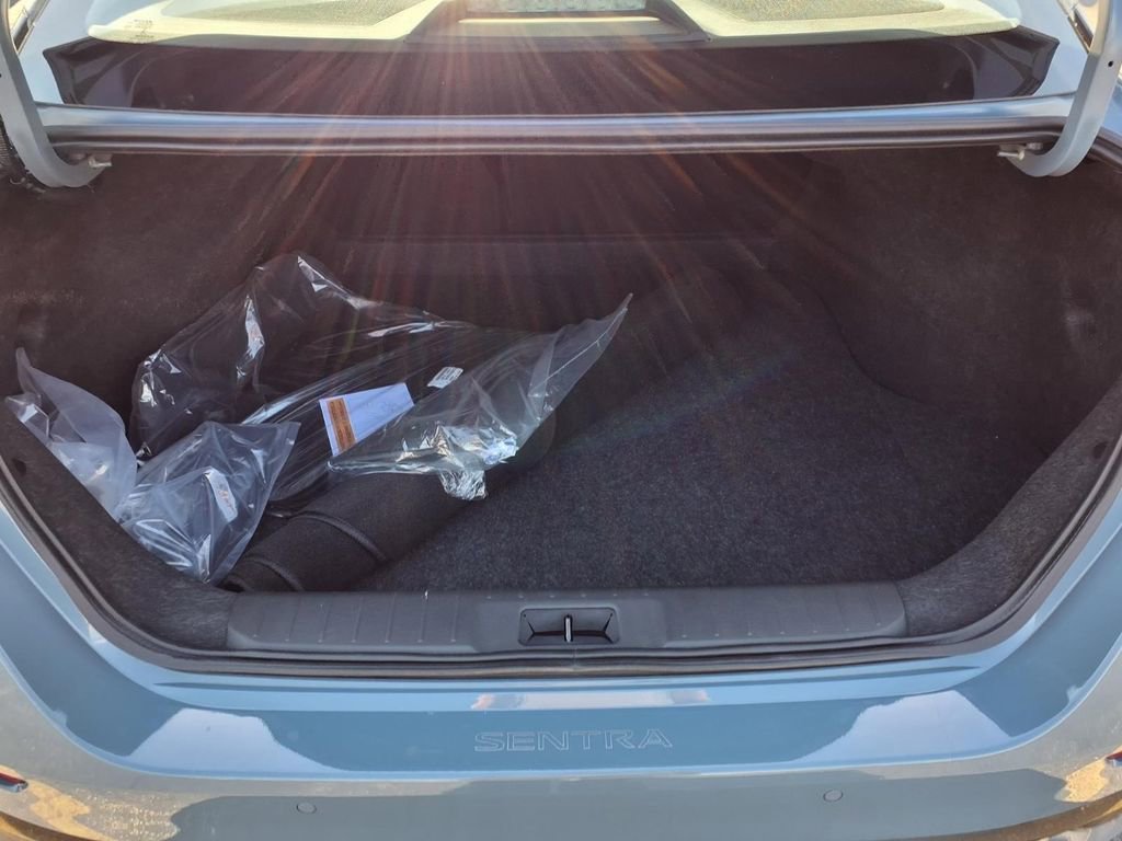 Used 2025 Nissan Sentra SR w/ SR Premium Package FWD image 27