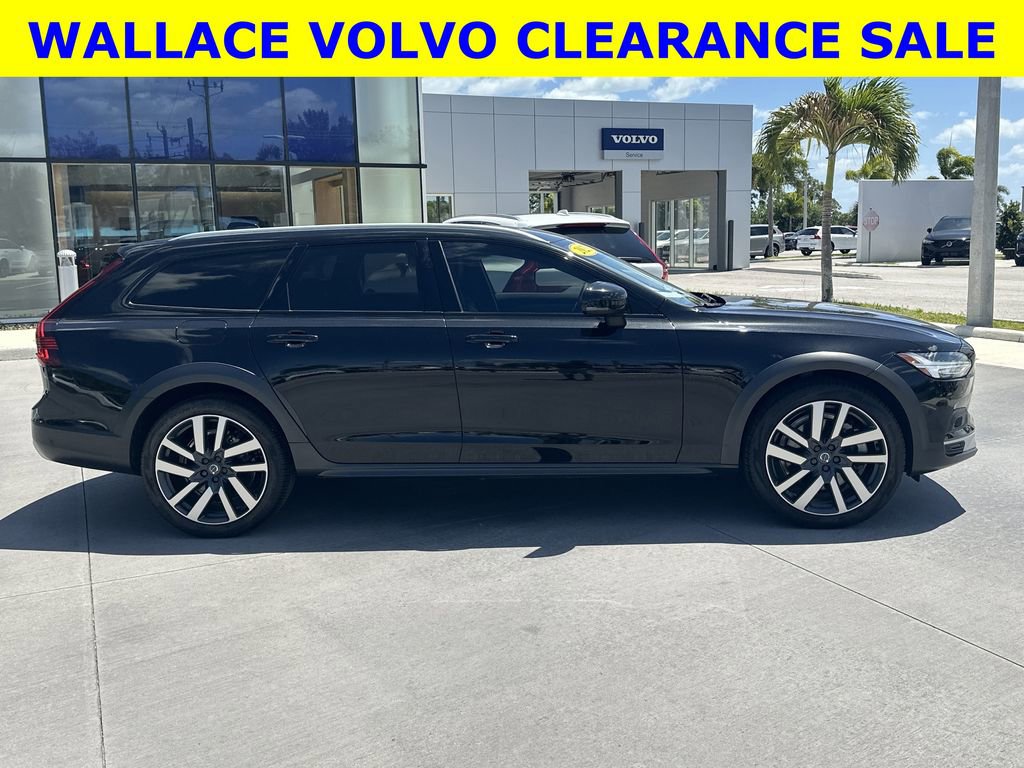 Used 2023 Volvo V90 B6 Cross Country Plus w/ Climate Package AWD/4WD image 5